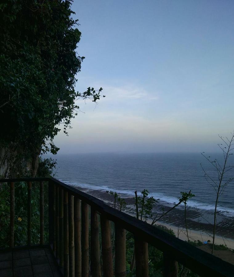 Nunggalan hut Villa Uluwatu  Bagian luar foto